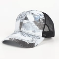 Dettaglio di un cappello da baseball con stampa graffiti e rete posteriore traspirante - Regolabile / Tie-Dye Grigio Bianco