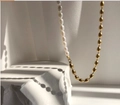 Detalle del collar mixto de perlas sintéticas y cuentas de acero chapadas en oro 18K - Collar de Oro 18K (45cm)