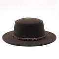 Détail d'un chapeau en laine marron foncé avec des rivets métalliques et ruban décoratif - M (56-58cm) / Marron