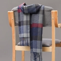 Karo-Schal in Kaschmir-Optik mit grau-rot-blauem Muster und Fransenverzierung - Grau Rot Blau Dunkelgrau Kariert / Über 175cm