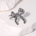 Anillo de acero inoxidable plateado con diseño de lazo minimalista y ajustable para mujer - Color Acero