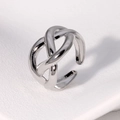 Anillo abierto de acero inoxidable pulido con diseño trenzado y nudo de infinito - Color Acero