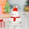 Statuina di pupazzo di neve in resina con cappello rosso, misura 3,6cm x 2,9cm - No.1 Pupazzo di neve con cappello rosso