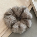 Elastico per capelli in finta pelliccia di visone tortora, elegante scrunchie autunno inverno - Grigio