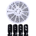 Detail van ronde nail art strass-steentjes in een wit wiel met zwarte display nagels - Zilver 4 Maten Schijf