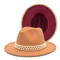 Klassischer camel Wollfilzhut mit Perlenband und kontrastierendem rotem Innenfutter - M (56-58cm) / Camel