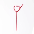 Cannuccia creativa in PET rosso a forma di cuore per bambini su sfondo bianco - Cuore Rosso Grande