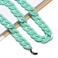 Primer plano de cadena de gafas en acrílico verde menta con grandes eslabones y gomas - Verde Menta(4)