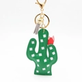 Porte-clés cactus en cuir vert avec pois blancs et pompon gris sur fond blanc - Cactus Vert