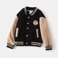 Detail van varsity jack voor jongens met contrasterende mouwen en geborduurd logo - 90cm / Zwart/Abrikoos