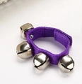 Bracciale in nylon viola con quattro campanelli in metallo argento e velcro per bebè - Viola