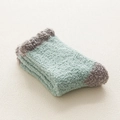 Dicke minzgrüne Korallenvlies Socken mit grauer Ferse und Zehen für Wärme - Einheitsgröße / Blau