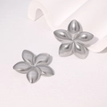 Eleganti orecchini a lobo a fiore in argento con trama a strisce metalliche lucide - Color Acciaio