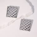 Pendientes cuadrados de plata con diseño acolchado en acero inoxidable pulido - Color Acero