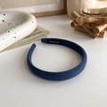 Detail of blue sponge headband featuring a black handmade label in a stylish ins-style setting - Dark Blue