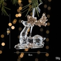 Kerstrendier hanger van acryl met gouden lovertjes aan een dennentak hangend - Zittend Rendier