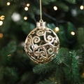 Decorazione natalizia dorata con intricato motivo a filigrana cava galvanizzata - Palla di Natale