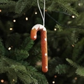 Ornamento natalizio a forma di bastoncino di pan di zenzero appeso a un albero addobbato - Bastoncino di zucchero