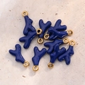 Ciondolo Piccolo In Corallo Blu Scuro (oro) | 10 Pezzi/confezione / 185x9mm (apertura: 2mm)