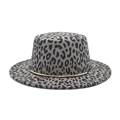 Cappello fedora grigio con stampa leopardata, tesa larga e fascia in metallo dorato - M (56-58cm) / Grigio