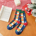 Calcetines de Navidad a cuadros de colores con osos en un ambiente festivo - Cuadros (1 Par)