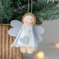 Angelo di Natale in feltro fatto a mano con ali di paillettes su un ramo d'albero festivo - N. 7 (Ragazza Angelo Bianco)