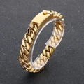 Bracciale cubano da 12mm in titanio dorato con diamanti su supporto di esposizione - Oro
