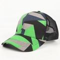 Primo piano del cappellino da baseball camouflage verde con rete e motivo geometrico - Regolabile / Triangolo Verde