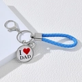 Detailansicht eines blauen geflochtenen Schlüsselanhängers mit „I ❤️ DAD“ Legierung-Anhänger - Blau - I ❤️ DAD
