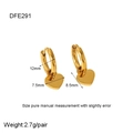 Detalle de pendientes de corazón en acero bañado en oro de 18K con aro de 12mm de diámetro - Dorado