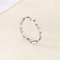 Macro detail of polished stainless steel ring with modern interlocking oval chain design - US 6 / Silver