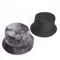 Dettaglio del cappello da pescatore tie-dye e nero con cuciture rinforzate sulla tesa - Nero