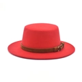 Cappello in lana rossa a tesa piatta con cinturino in pelle marrone e fibbia dorata - M(56-58cm) / Rosso