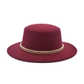 Dettaglio cappello di lana bordeaux con perle dorate e cordino intrecciato decorativo - M (56-58cm) / Borgogna