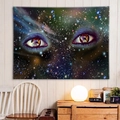 Arazzo artistico con design occhi di galassia appeso sopra un mobile in legno moderno - 90x60cm / Occhi del Cielo Stellato (23)