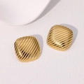 Minimalistische quadratische geometrische Goldohrringe mit elegantem Streifenmuster - Gold