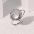 Anello geometrico d'argento minimalista con texture a raggiera e fascia aperta regolabile - Color Acciaio