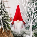 Gnomo di Natale appeso con cappello di feltro rosso e motivo a quadri rossi neri - Ciondolo Gnomo a Quadretti Rossi