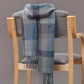 Klassischer Karoschal in Marineblau und Grau mit Cashmere-Haptik und Fransen - Indigo Grau Braun Kariert / Über 175cm