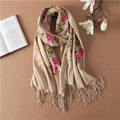 Châle en laine cachemire beige avec broderie florale colorée et franges - 200cm / Khaki Brodé