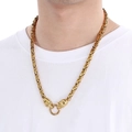 Detalle de collar de cadena bizantina dorada con dos cabezas de león y cierre de anillo - Estilo Color Dorado (KN113572-Z)