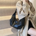 Borsa hobo retrò in pelle nera plissettata con forma a mezza luna e tracolla regolabile - Taglia unica / Nero
