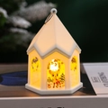 Detail der elfenbeinfarbenen Weihnachtslaterne mit warmem LED-Licht und Hirschmotiv - Weiß - Rentier