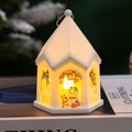 Nahaufnahme der weißen Weihnachts-Laterne mit Schneemann, Rentier und warmem LED-Licht - Weiß - Schneemann