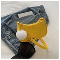 Sac sous le bras en feutre jaune avec chaîne en métal et pompon blanc sur jeans - Jaune