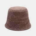 Vue détaillée de la texture du bob en polaire marron et des coutures de qualité - M (56-58cm) / Mocha
