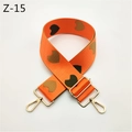 Dettaglio tracolla arancione con motivo a cuori e moschettoni in metallo dorato - Chiusura in Argento / Light Orange (Z-15)