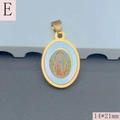 Detalle del colgante ovalado de Guadalupe 14x21mm con borde dorado e imagen de nácar - Estilo E-Nuestra Señora de Guadalupe