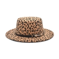 Cappello in feltro maculato a tesa piatta con cinturino in pelle nera e fibbia oro - M (56-58cm) / Cammello