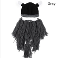 Handgestrickte Wikinger-Mütze in Schwarz mit weißen Hörnern und langem grauem Bart - L (58-60cm) / Grauer Bart (Gebogene Hörner)